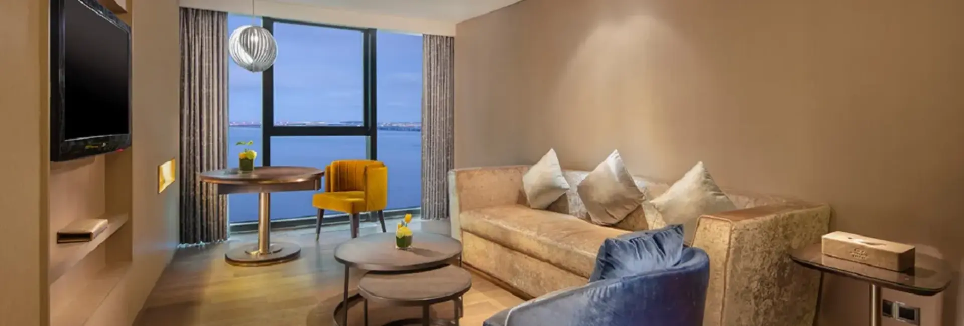 Bay Suite (View Of Hong Kong-Zhuhai-Macao Bridge + Sea-View Bathtub + Cyril Bath Care)