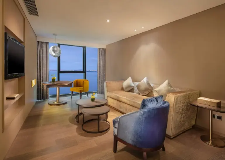 Bay Suite (View Of Hong Kong-Zhuhai-Macao Bridge + Sea-View Bathtub + Cyril Bath Care)