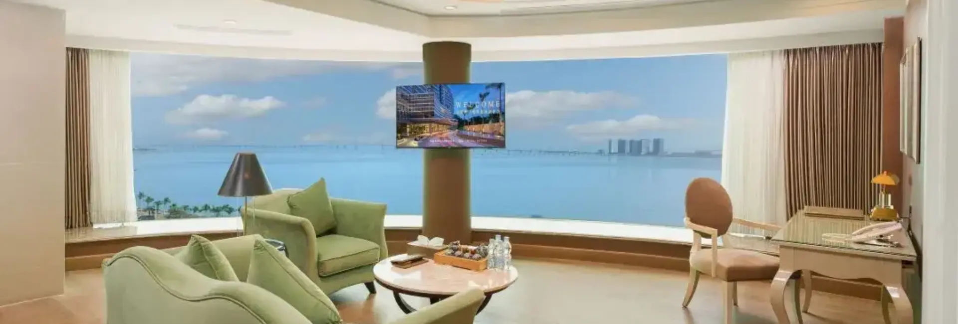 Deluxe Sea View Suite (with Mahjong Machine)