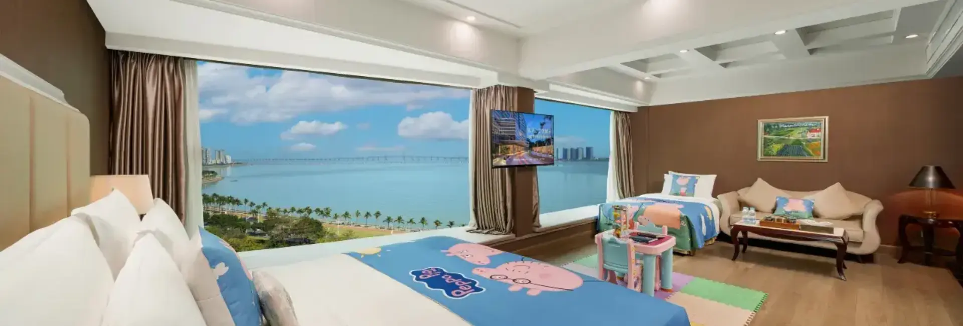 Grand Palace Deluxe Sea View Family Room