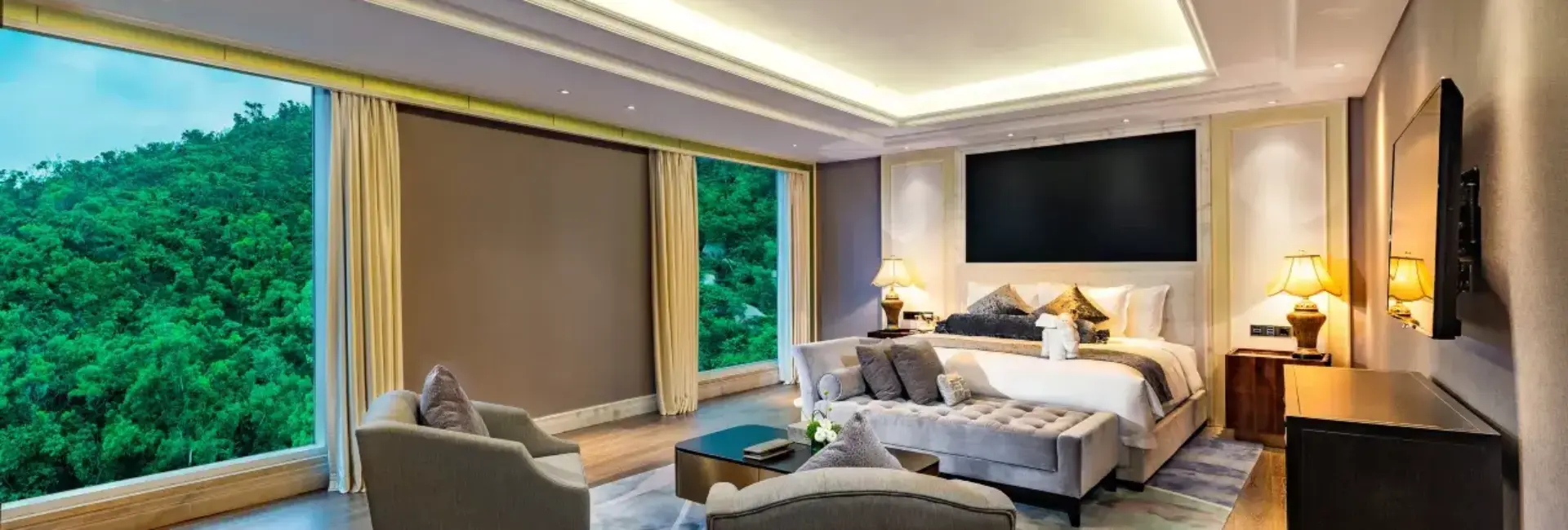 Luxurious Two-bedroom Suite With Mountain And Sea Views