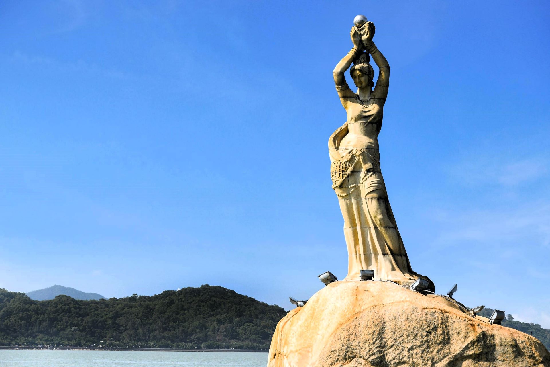 Zhuhai’s Coastal Promenades & Beaches: A Serene Seaside Escape from Grand Bay Hotel Zhuhai