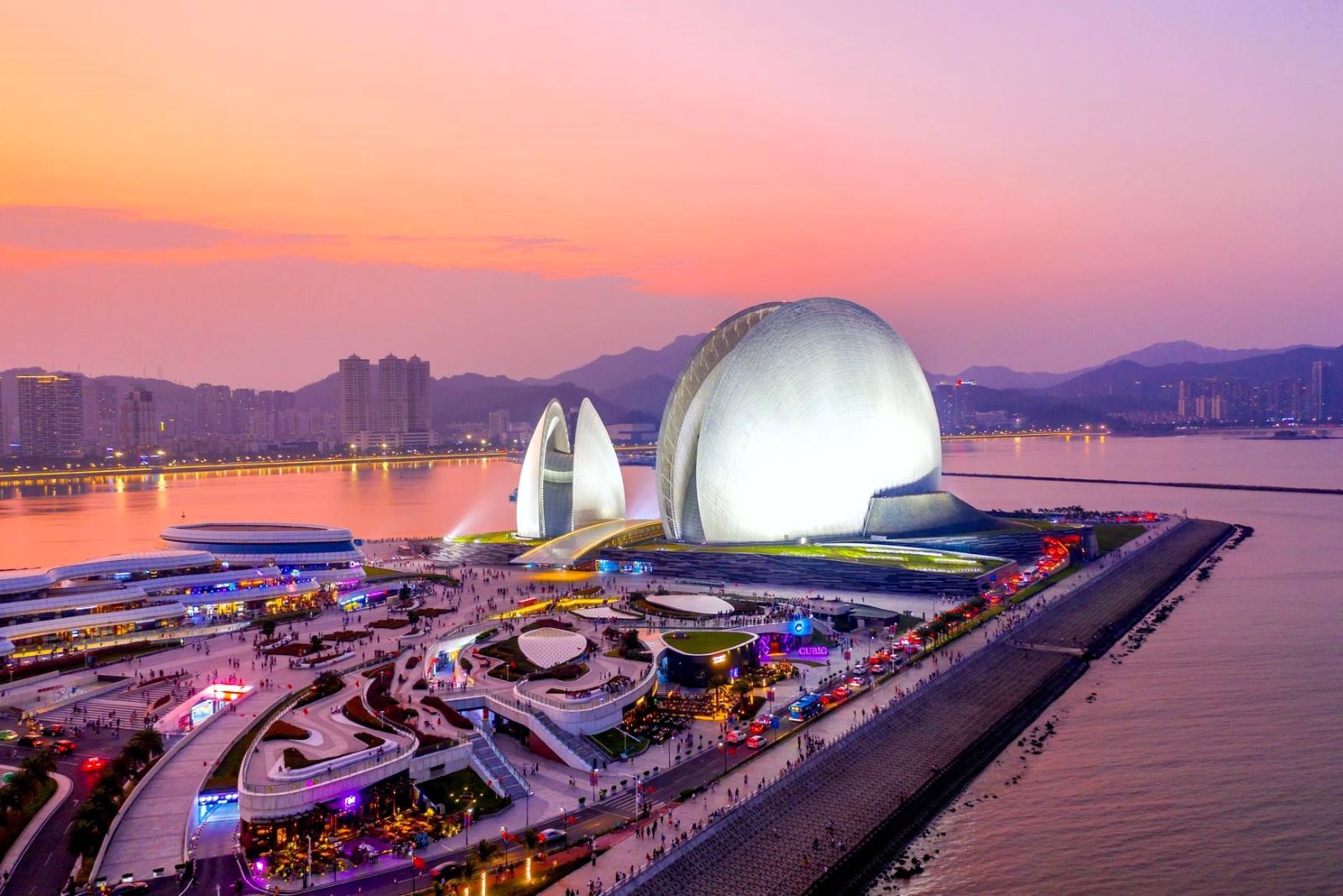 The Ultimate Guide to Day Trips to Macau from Grand Bay Hotel Zhuhai: Experience Macau’s Magic Without the Premium Price Tag